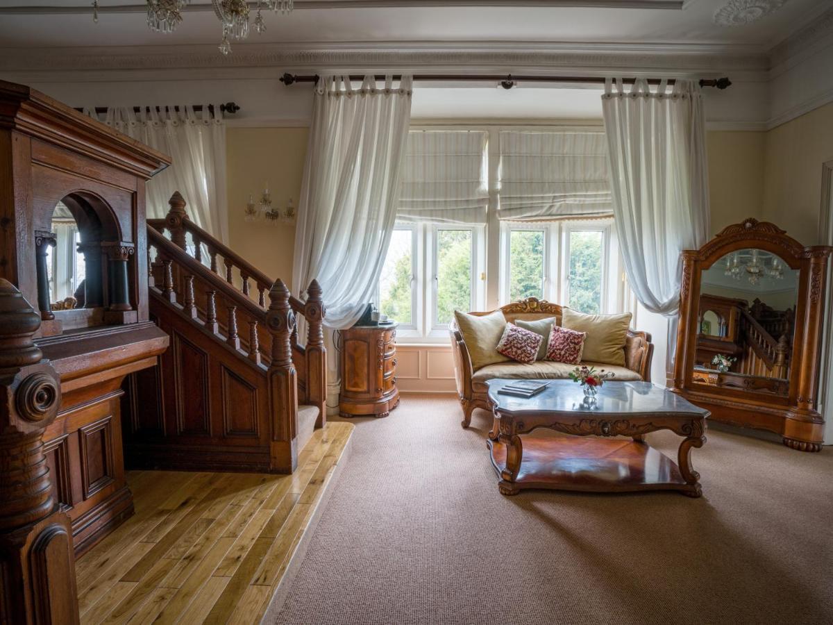 Berwick Lodge Алмъндсбъри Екстериор снимка