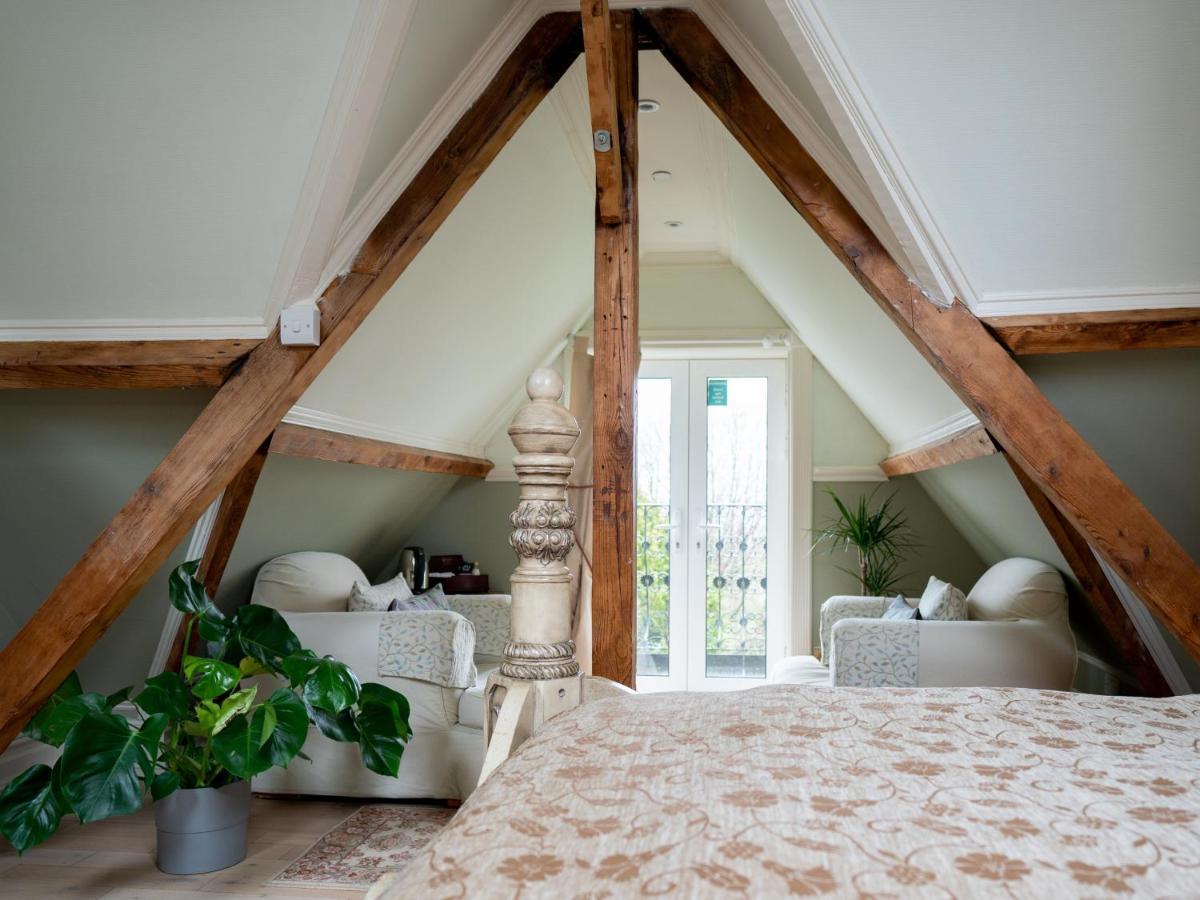 Berwick Lodge Алмъндсбъри Екстериор снимка