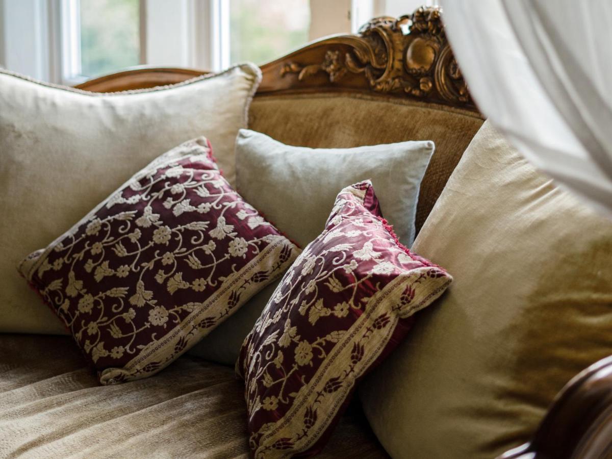 Berwick Lodge Алмъндсбъри Екстериор снимка