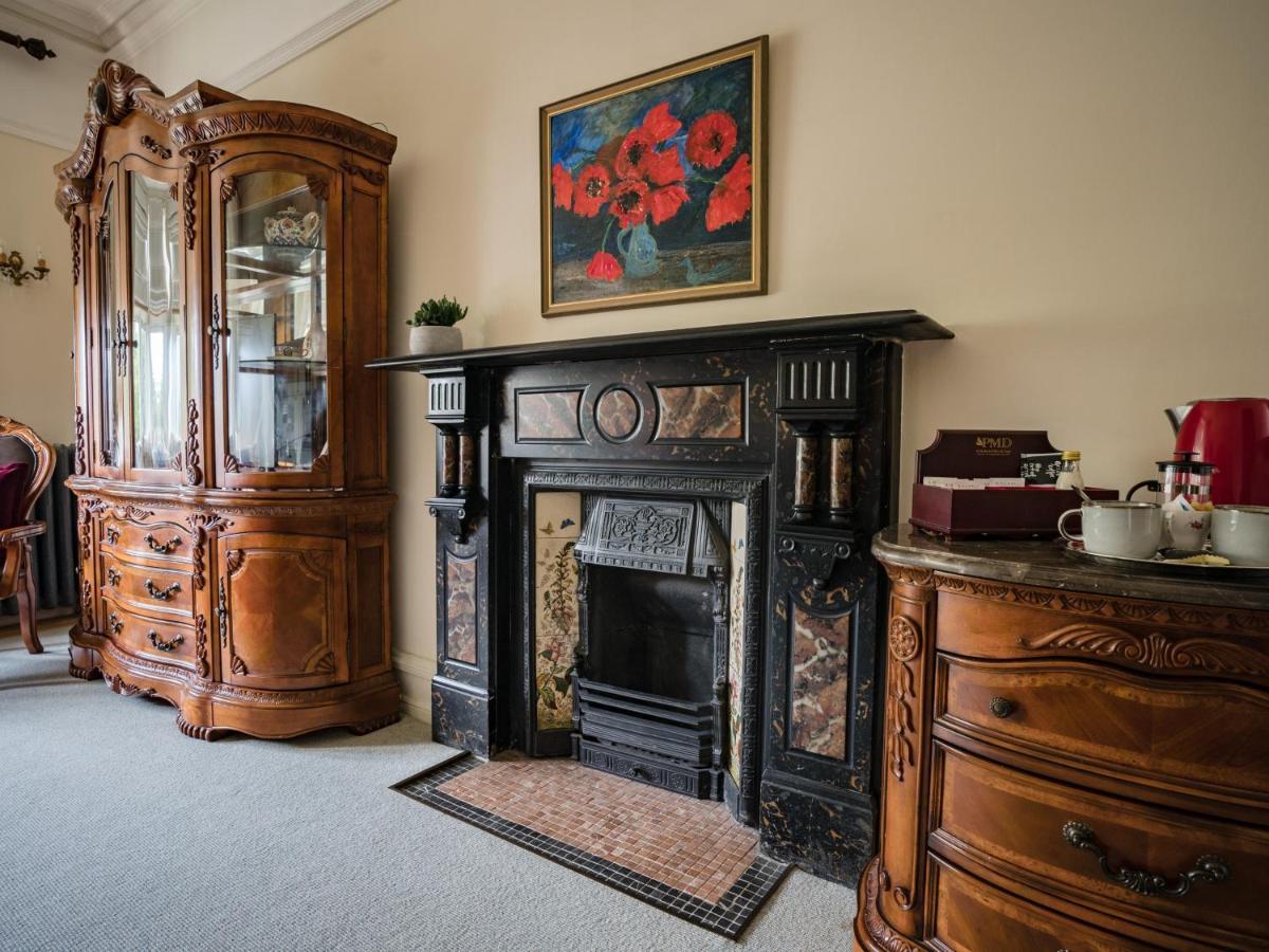 Berwick Lodge Алмъндсбъри Екстериор снимка