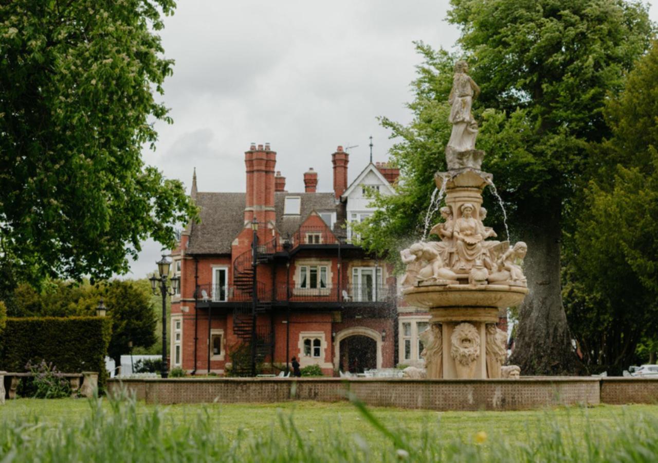 Berwick Lodge Алмъндсбъри Екстериор снимка