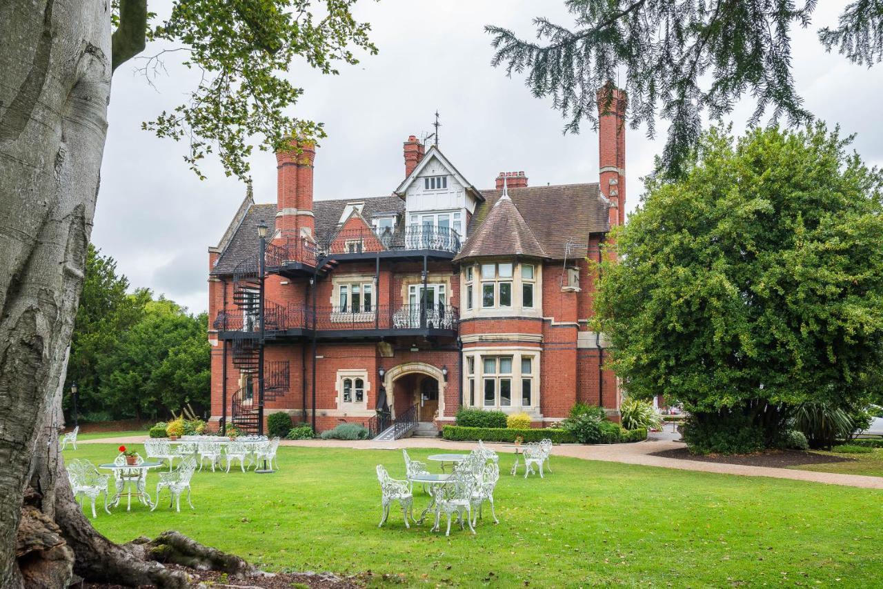Berwick Lodge Алмъндсбъри Екстериор снимка