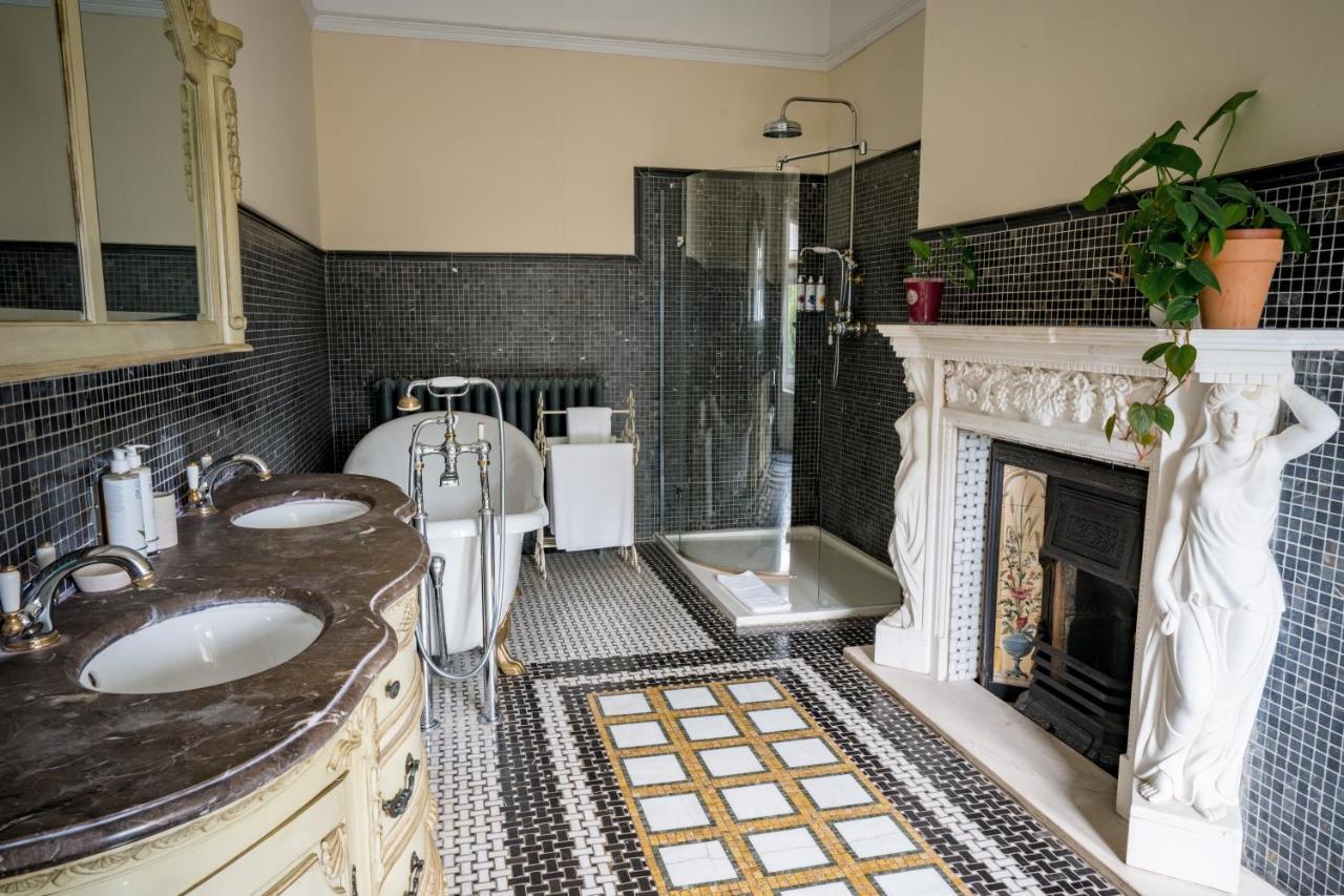 Berwick Lodge Алмъндсбъри Екстериор снимка