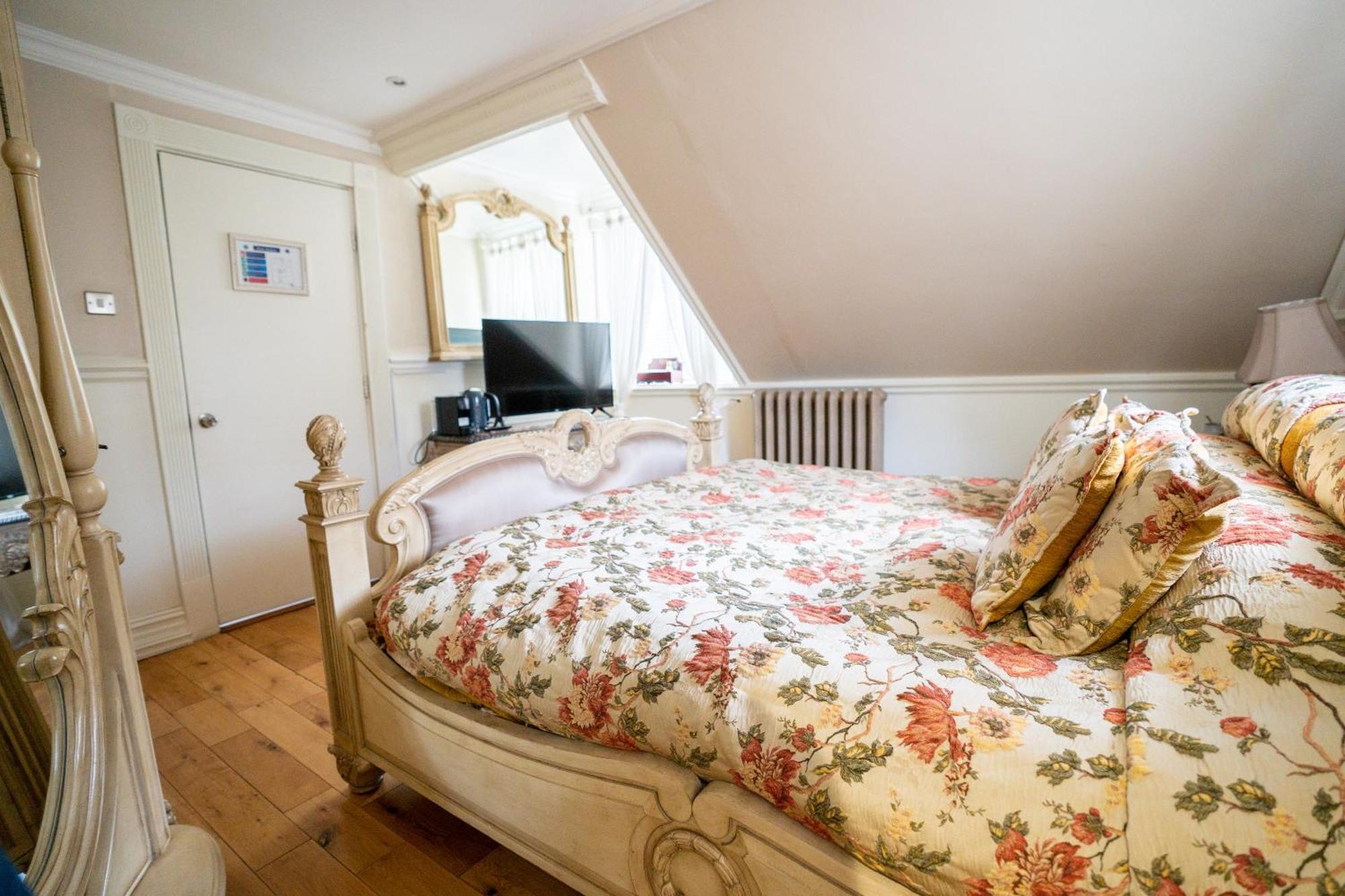 Berwick Lodge Алмъндсбъри Екстериор снимка