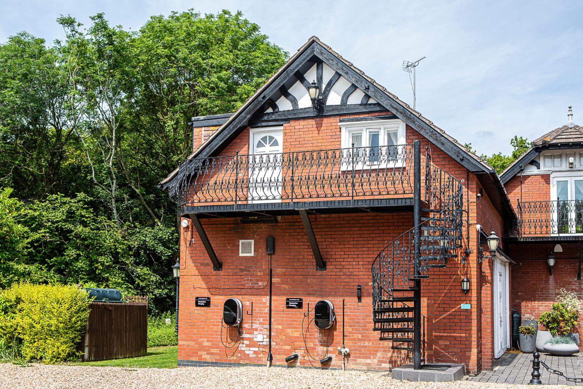 Berwick Lodge Алмъндсбъри Екстериор снимка